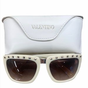 Beautiful Valentino Rockstud Sunglasses